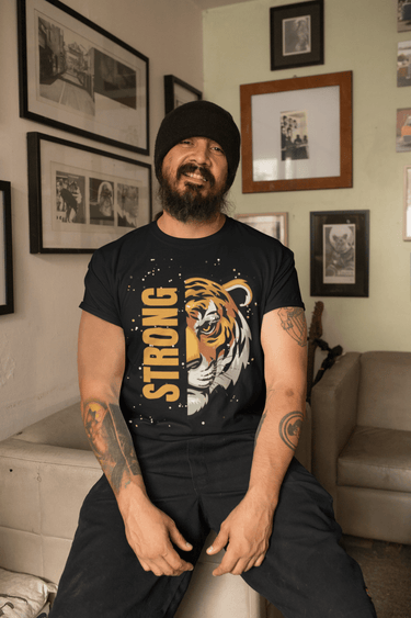 Strong Tiger Graphic T-Shirt – Bold & Stylish Men's Tee - Smooth Visage